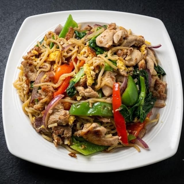 2. Pad Mee Lueng Chicken.