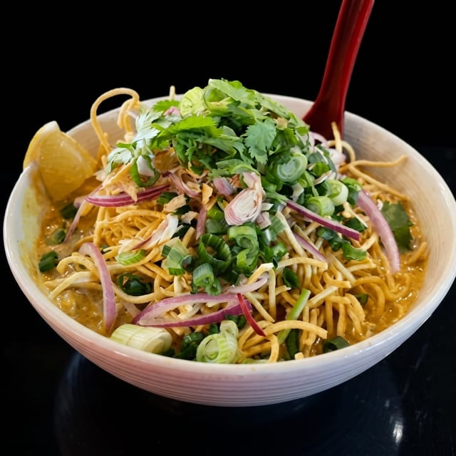 Khao Soi Chicken / ข้าวซอยไก.